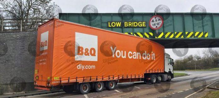 B&Q LORRY STUCK UNDER BRIDGE ON A41 AT CHILTERN RAILWAY BRIDGE