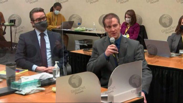 DEREK CHAUVIN TAKES THE FIFTH AMENDMENT GRABS-GEORGE FLOYD MURDER TRIAL